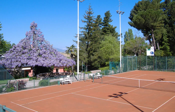 Lavori Di Tota Impianti presso il Circolo Tennis di Campobasso: realizzazione impianti elettrici e illuminazione sportiva