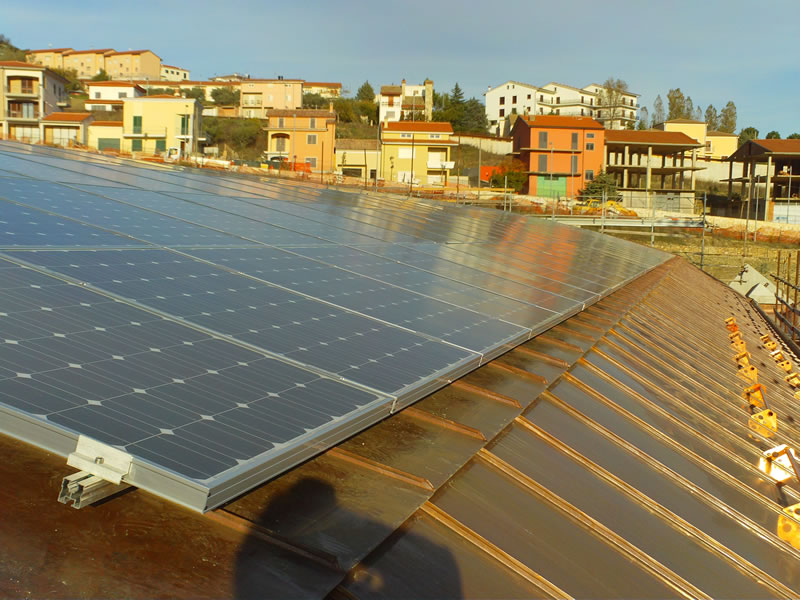 Installazione pannelli solari sulla piscina comunale di San Giuliano di Puglia (CB) a cura di Di Tota Impianti